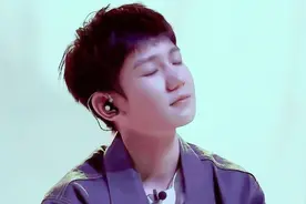 王源唱作人舞台混剪，十八岁原创歌手，音乐之路继续走下去