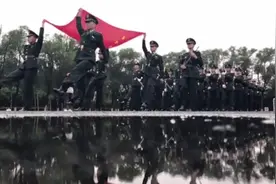 跟大学里的国护学长，一起了解大学中最神圣的组织，国旗护卫队！