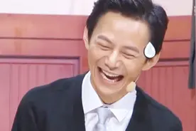 何炅转大号笔完胜肖旭，被德柏检查卫生找茬，肖旭都看不下去了视频封面