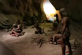 天安门东边博物馆，50万年前北京猿人住的房子，生火捕猎，很神奇视频封面