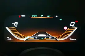 比亚迪唐原地发电，一度电大概跑4公里，发一度电耗油多少升呢？