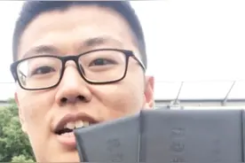 异地驾驶证到期怎么办？小伙带45元走进义乌车管所，感谢朋友陪伴视频封面