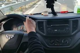 行哥今天来测试一下这辆五菱宏光v，时速达到多少车会不会飘？