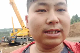 小伙专业帮吊车师傅支枕木，快来看看他一次收多少钱视频封面