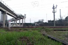 这火车开的好慢啊！有知道原因的吗？视频封面