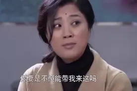夫妻俩去民政局办离婚，没想到工作人员直接跟妻子表白，丈夫火了视频封面