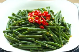 自从学会豇豆这样做，我家再也不炒着吃了，好吃入味，上桌抢光光