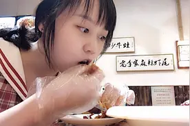 拔牙只能喝粥？妹子连拔2颗大牙，肿着牙龈赴宴“小龙虾局”