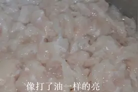 酒店里的鱼片为什么那么滑嫩，原来厨师这样浆鱼片，值得收藏！