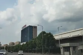 合川北汽银翔大道，限速50，飙出120码都没问题视频封面