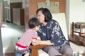 为什么老人都盼着抱孙子？原因太现实了视频封面