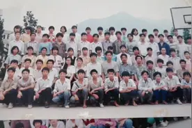 在家闲的没事干，翻出以前的老照片，还有上初中的毕业照。视频封面