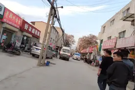 郑州西四环附近一个城中村：一到傍晚摆摊的齐扎堆！真热闹视频封面