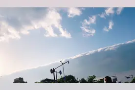 去邮政寄快递，要求特别严，电池以及有电线路的概不能寄