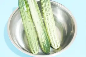 黄瓜不要放冰箱，奶奶教我2个土办法，存放一个月依旧翠绿新鲜视频封面