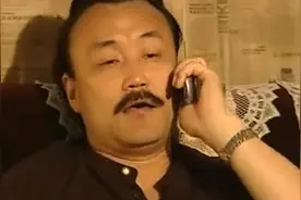 生存之民工：李海平扮演者雪村，一个善良乐于助人的记者