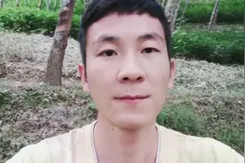 橡胶价格暴涨，二级胶1万1了，小雄拉胶去胶厂压胶啦。视频封面