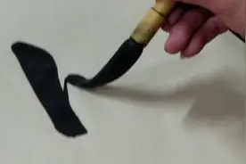 韩永亮先生书写魏碑体“律己宽人”，请大家欣赏视频封面