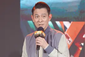 刘德华揭秘失去的腿如何拍摄 为配合特效适应道具很辛苦视频封面