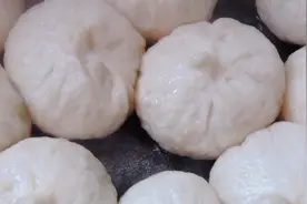 包子不用蒸锅蒸，一个转变，皮软馅香，十分钟就能端上桌