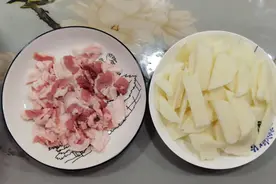 白色地瓜，可以当水果吃的地瓜，和五花肉一起炒，味道好极了