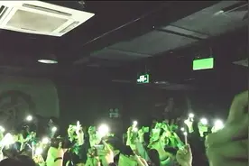 房东的猫原来是两个人？《云烟成雨》也太好听了，现场真美视频封面