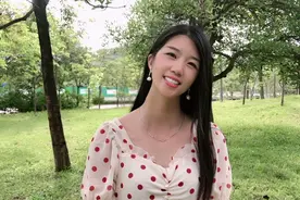 搞笑视频，美女讲解为什么好马不吃回头草呢？脑筋急转弯很有意思