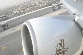 机场实拍-波音777飞机起飞时，发动机的声音真好听！