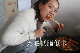 超级减脂鸡胸肉最新做法？0热量0脂肪，不放油直接煎大口吃真过瘾视频封面