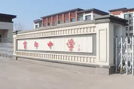 家印中学是许家印捐赠的，也是以他名字命名的，来看看是什么样的