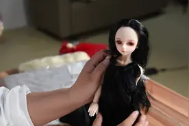 服装系的老学姐教你做衣服，颇有森女气质，好看