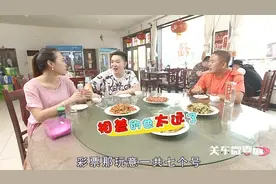 美女乐开花，吃甲鱼吃出个金戒指，太搞笑了！视频封面