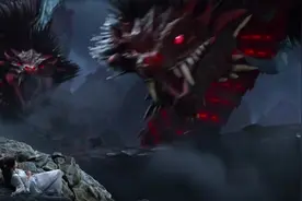 红色双头蛇对战白色小蛇