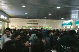 春运来了，杭州最大火车站人流量真大，人山人海视频封面