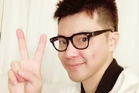 黄毅清拿7岁亲生女儿开“幽默”玩笑，遭黄奕私信指责，已道歉