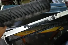 空调内机风轮怎么拆下来？小伙手把手教你，很简单值得收藏