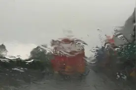 京昆高速江油段堵车2小时