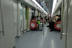 云南暂停省际旅游客运后，来看看昆明地铁1号线上拥挤吗？视频封面