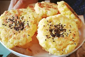 你家吃剩的米饭都扔了吧？看看老吉把它做成啥，全家人都吃过瘾了