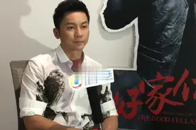 李晨现身新戏开机仪式，穿大红裤子与王晓晨合影，拿红包笑容灿烂视频封面