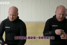 男子在照镜子时，突然看不到自已的脸了，随后竟出来另一个自己！