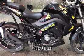 摩托车修理，更换刹车油泵