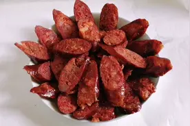 掌握这个技巧切的香肠好看倍有面，麻辣鲜香浓郁，下酒下饭的硬菜