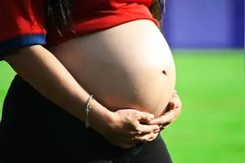 孕期这样抚摸孕肚，小家伙出生后可能比别人聪明哦，孕妈行动起来视频封面