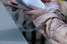 再相见已经物是人非—疫情中武汉死者家属领遗物视频封面
