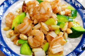 原来虾仁这么做太好吃了，调制碗汁很关键，虾肉鲜甜脆嫩，真下饭