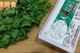 厨师长教做香菜豆腐羹的家常做法
口感 汤鲜味美 豆腐嫩滑 收藏了