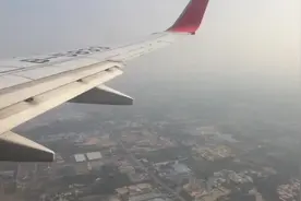 客舱右翼展望上海航空FM9375降落郑州新郑机场视频封面