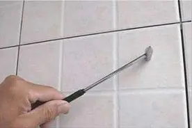 瓷砖用久缝隙太大不用愁，装修师傅教我一招，简单一步就恢复如初视频封面