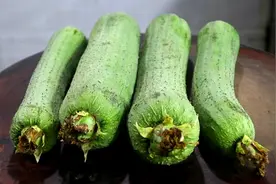 最近丝瓜火了，多加一块牛肉，香辣爽口做法简单，我家一周吃4次